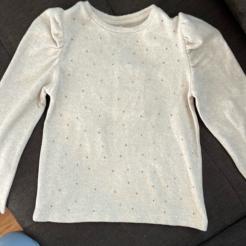 ZARA girls beige sweater size 6 NWT
all bronze studs on front